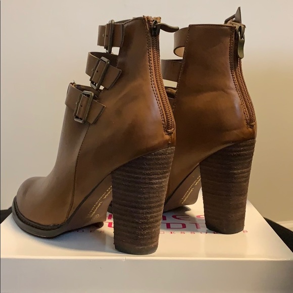 NWOT Beautiful Cognac boots. - Picture 5 of 5